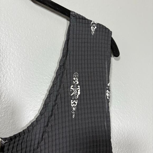 Nicola Women's Black & White Batik Print Sleeveless Top - 3X - Accordion Pleat - Picture 2 of 6